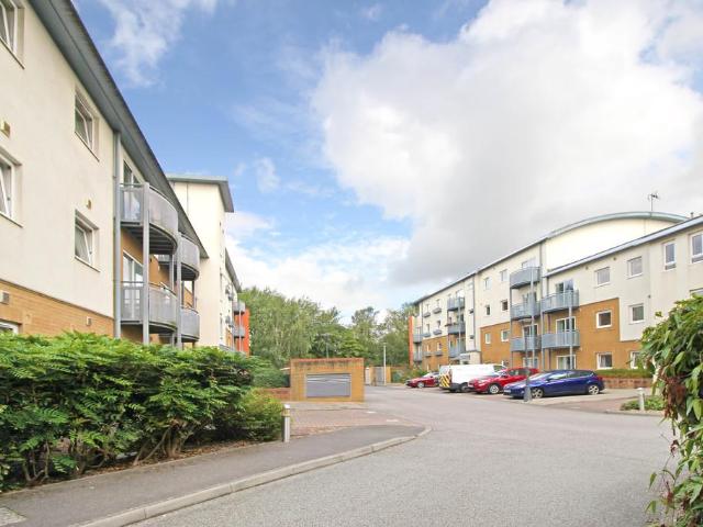 Apartment for rent in Pound Hill, Crawley