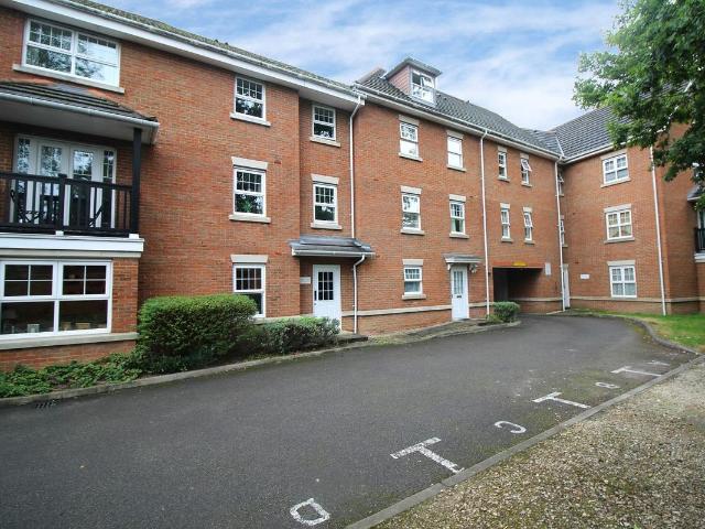 Apartment for rent in Pound Hill, Crawley