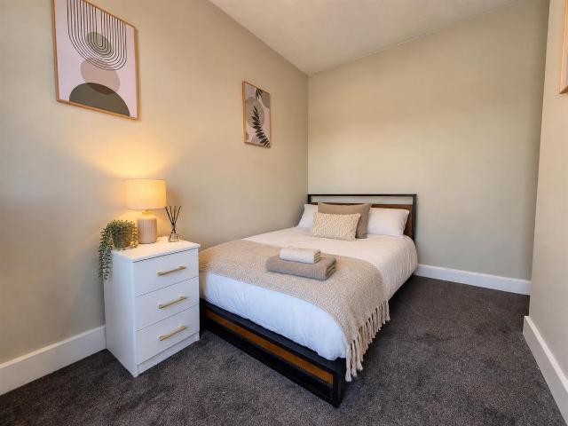 Room for rent in Causeway Green, Sandwell