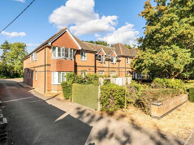 Apartment for rent in Lowford, Helford