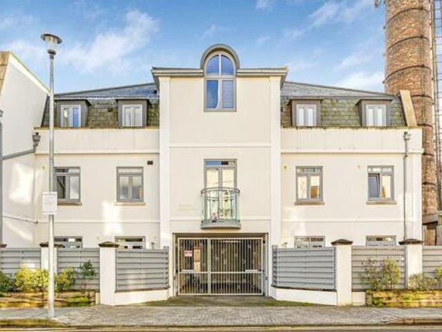 House for sale in Twickenham, Greater London