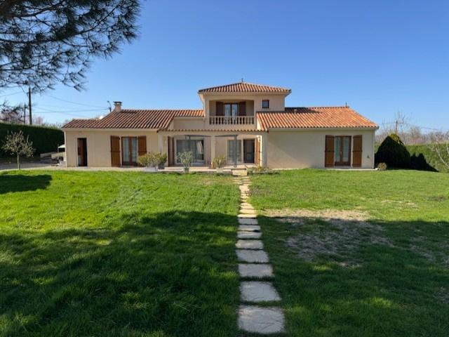 Villa vente à Montmorillon, Nouvelle-Aquitaine