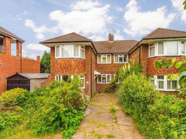 Apartment for rent in Whitton, Greater London