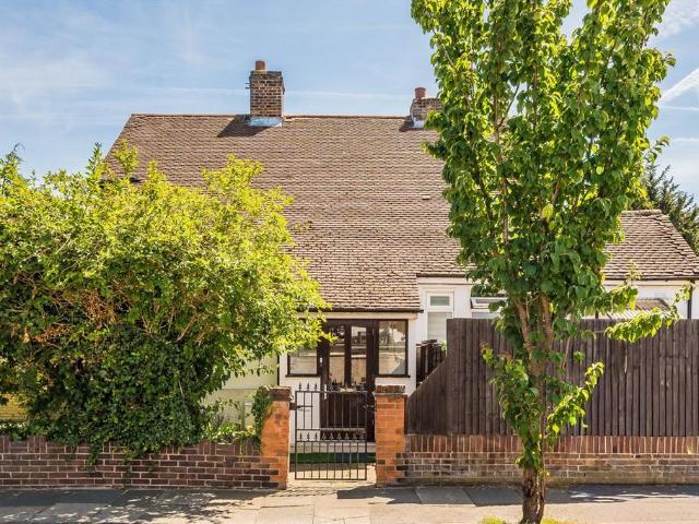 House for rent in Whitton, Greater London