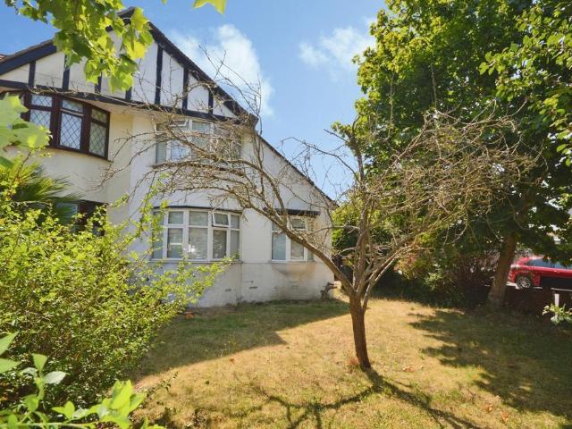 House for rent in Whitton, Greater London