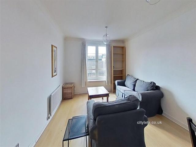 Flat for rent in Powderhall, Broughton