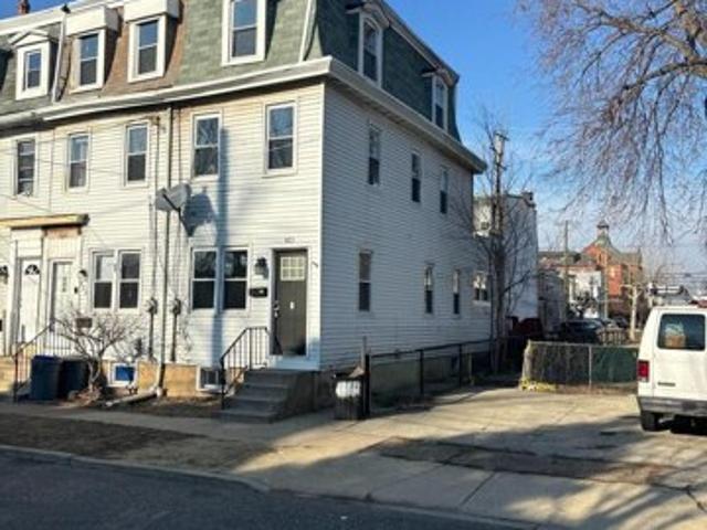 House for sale in Gloucester City