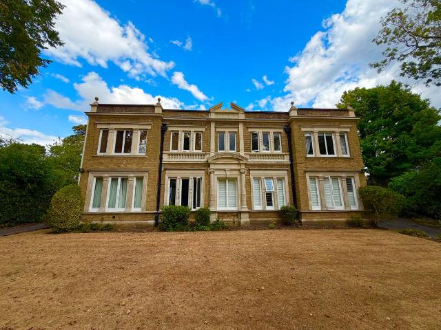 Apartment for rent in Bushey Heath, Hertsmere