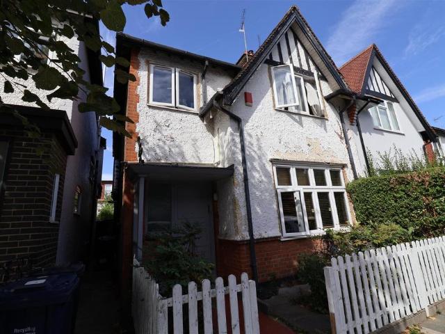 House for rent in Golders Green, Greater London