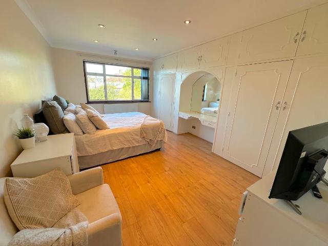 House for rent in Bowes Park, Greater London