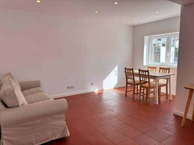 Apartamento alugar em Funchalinho, Almada
