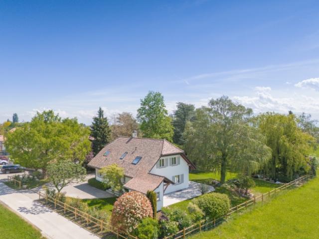 Einfamilienhaus kaufen in Grens, Waadt