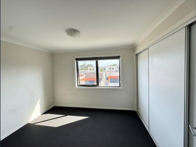 Townhouse for rent in Highlands, Melbourne