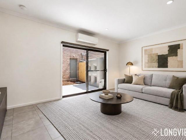 Townhouse for rent in Harpley, Melbourne
