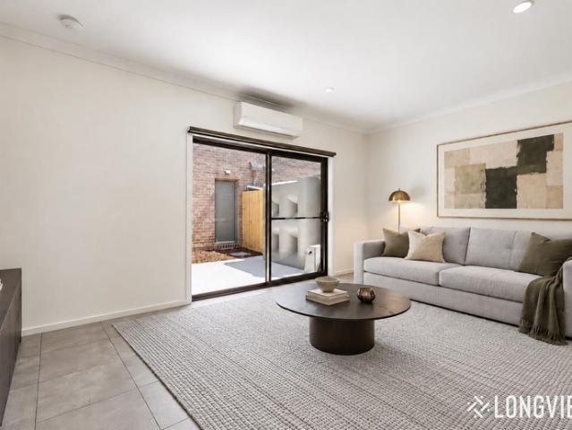 Townhouse for rent in Harpley, Melbourne