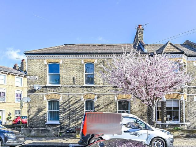 Apartment for rent in Clapham Junction, Greater London