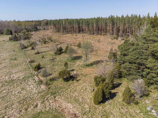 Tomt till salu i Bro, Stockholm