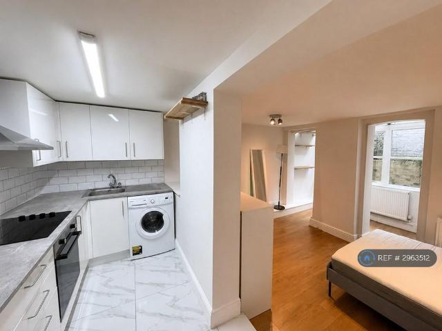 Apartment for rent in Chalk Farm, Greater London
