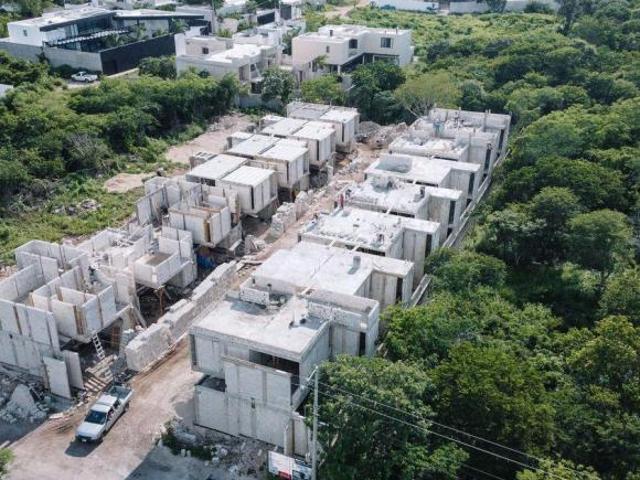 PRE VENTA DE CASA EN TEMOZON NORTE 2 HABITACIONES Y PISCINA