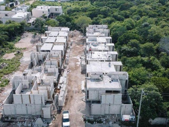 PRE VENTA DE CASA EN TEMOZON NORTE 2 HABITACIONES Y PISCINA