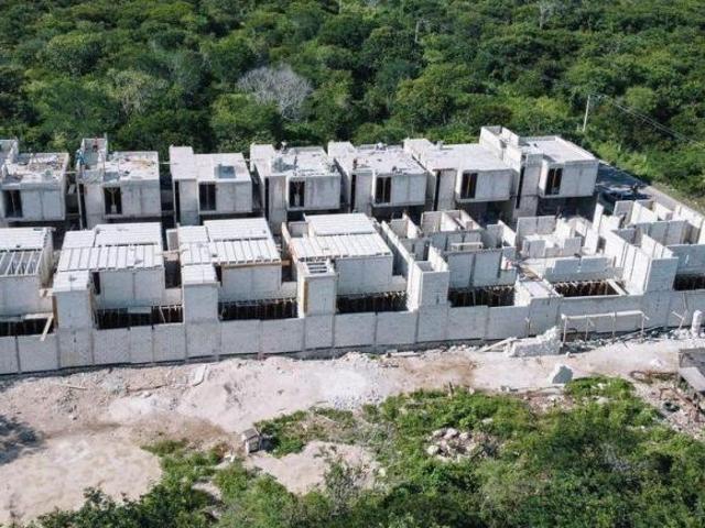 PRE VENTA DE CASA EN TEMOZON NORTE 2 HABITACIONES Y PISCINA