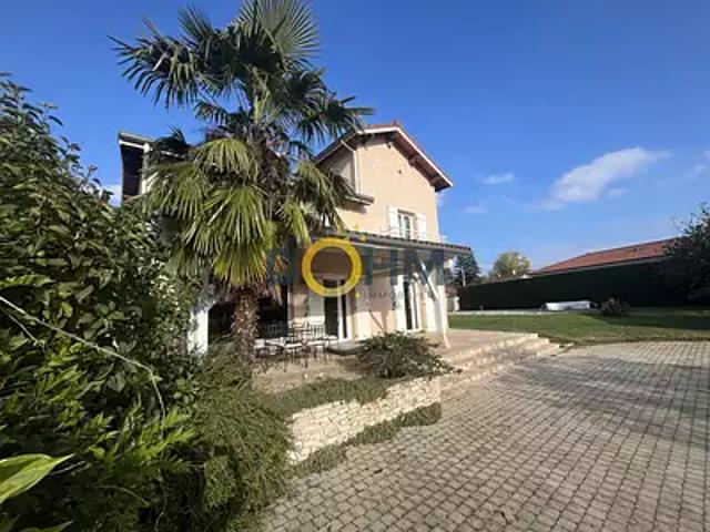 Maison vente à Montbrison, Précieux