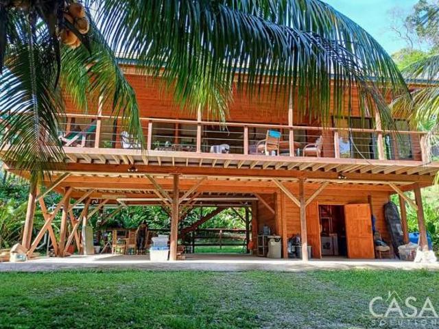 Precio Reducido! Casa Elevada De Estilo Caribeño En Isla Colón, Bocas Del Toro