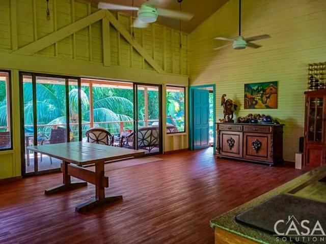 Precio Reducido! Casa Elevada De Estilo Caribeño En Isla Colón, Bocas Del Toro