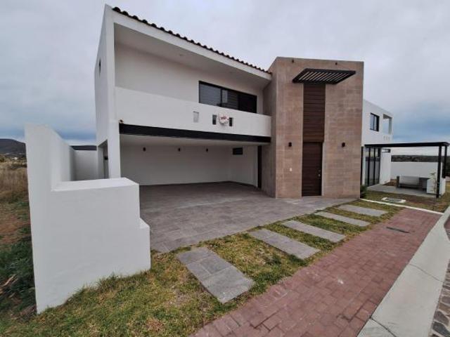 Preciosa casa en ciudad Maderas