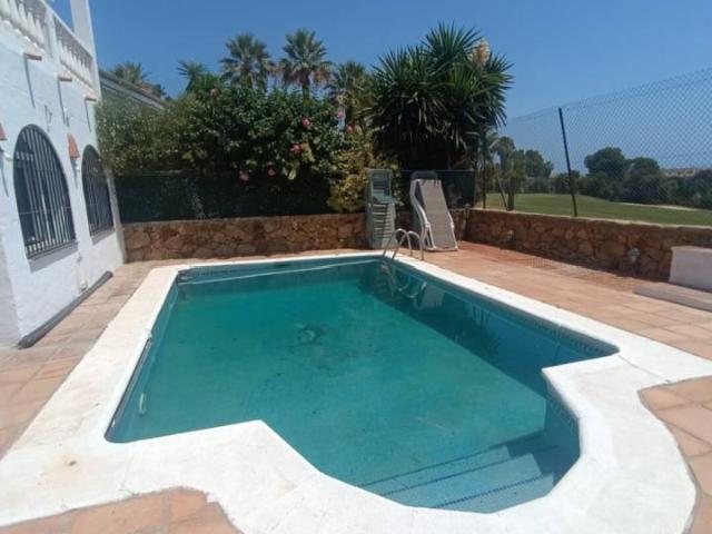 Casa en venta en Castillo de la Duquesa, Costa del Sol Occidental