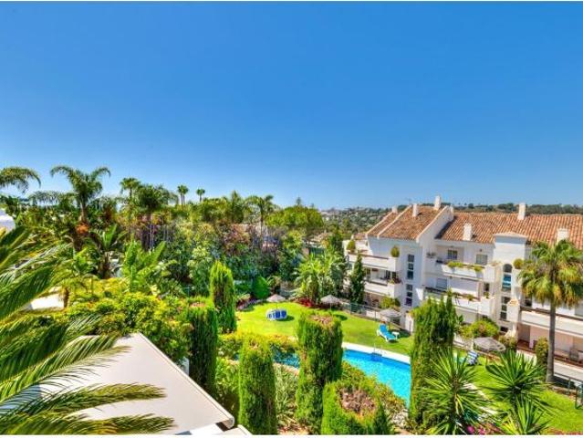 Piso en venta en Nueva Andalucía, Costa del Sol Occidental