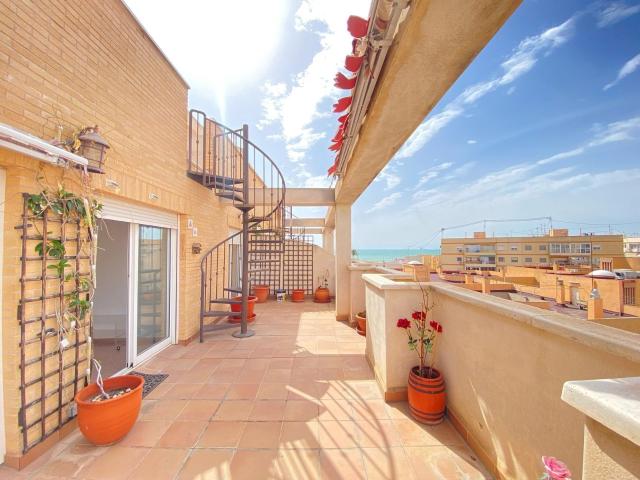 Ático en alquiler en Alicante, Valencia