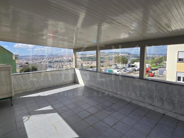 Prédio venda em Camarate, Bairro Alto do Moínho