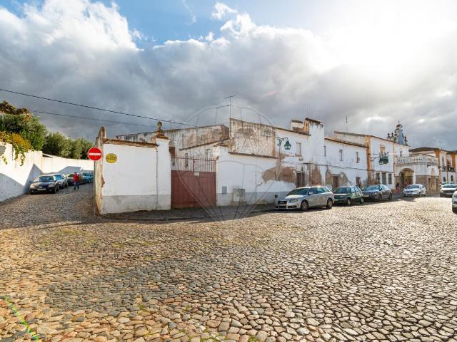 Prédio venda em Nossa Senhora da Tourega e Nossa Senhora de Guadalupe, Évora