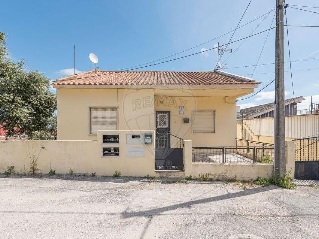 Prédio venda em Santiago Dos Velhos, Lisboa
