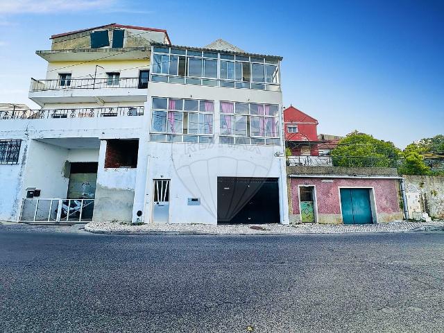 Prédio venda em Santiago Dos Velhos, Lisboa