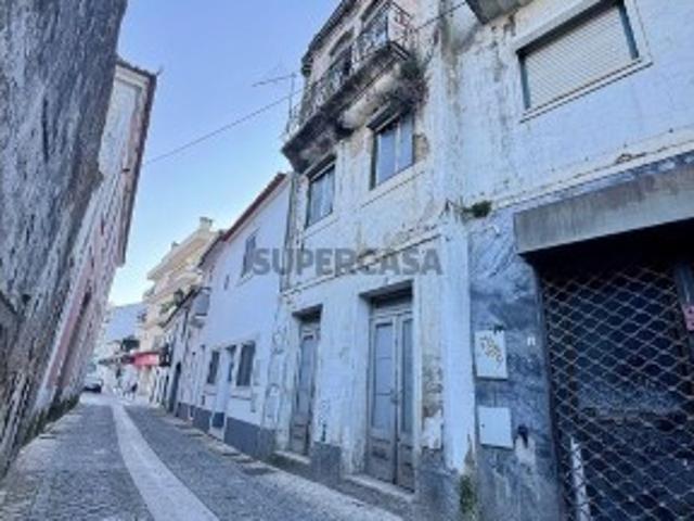 Prédio venda em Alenquer (Santo Estêvão e Triana), Alenquer