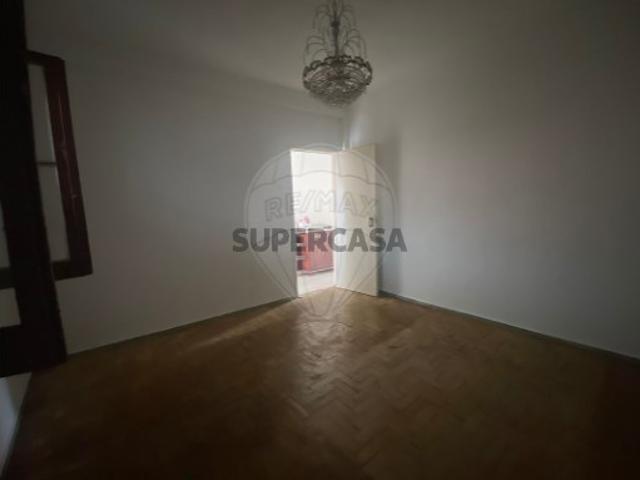 Prédio venda em Encosta do Sol, Amadora