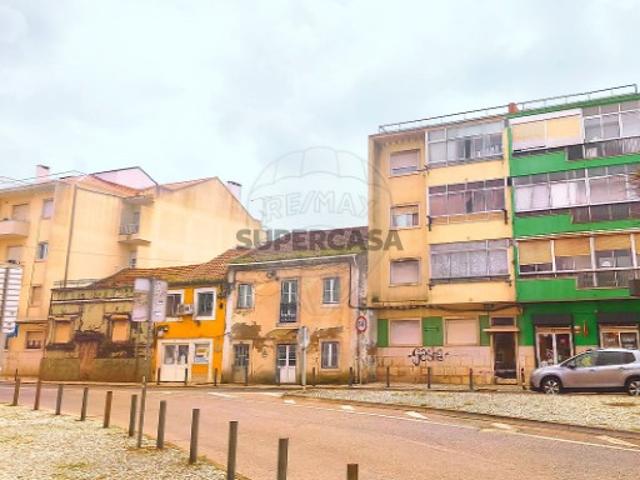 Prédio venda em Santiago Dos Velhos, Lisboa