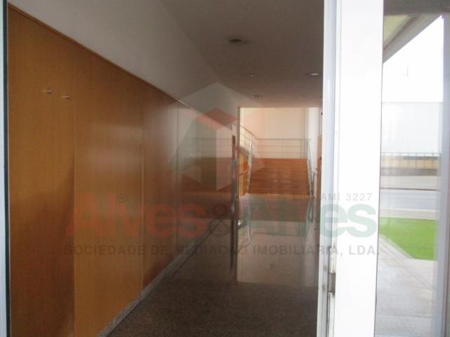 Prédio alugar em Maia, Padrão de Moreira Prédio alugar em Maia, Padrão de Moreira