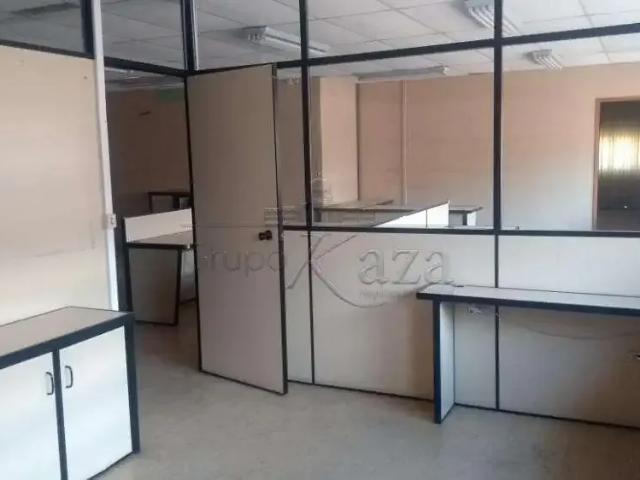 Condominio venda em Região Imediata de São José dos Campos, Região Metropolitana do Vale do Paraíba e Litoral Norte