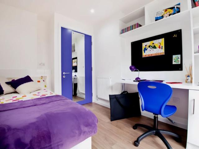 Room for rent in Hillside, Leith