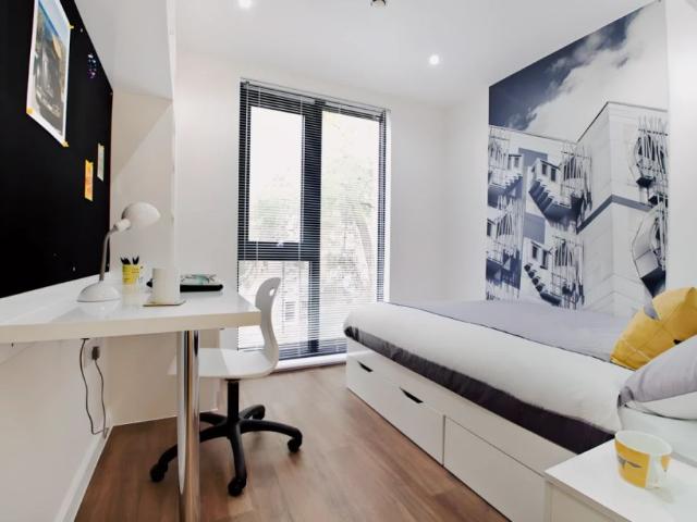 Room for rent in Hillside, Leith