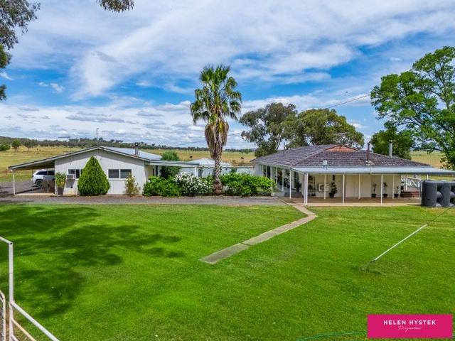 Cottage for sale in Tamworth, New South Wales