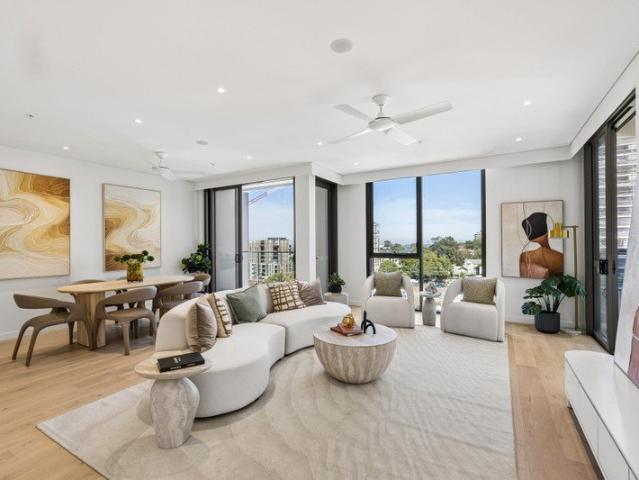 Apartment for sale in Lower North Shore, Sydney