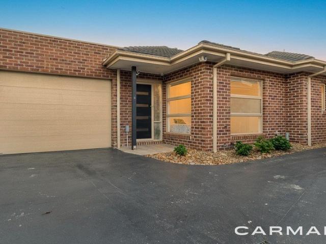 Townhouse for sale in Mornington, Melbourne