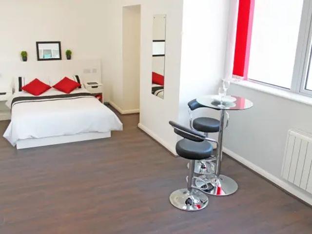 Studio for rent in St Ann's, Haddon