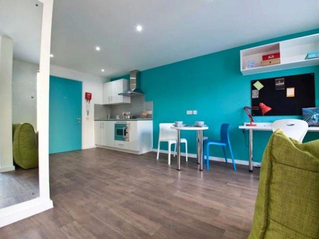 Studio for rent in Hillside, Leith