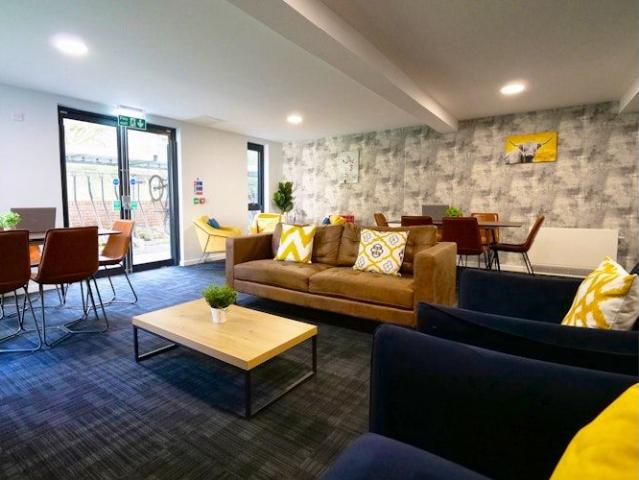 Room for rent in Hillside, Leith