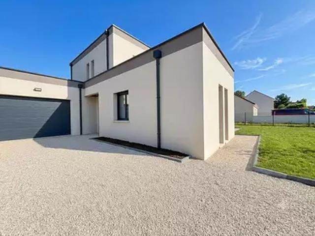 Maison vente à Dijon, Premières